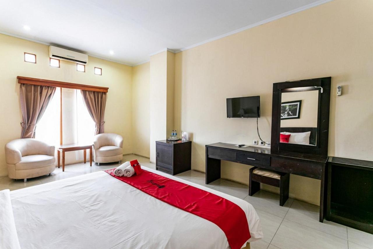 RedDoorz Plus near Alun Alun Karanganyar Surakarta  Bagian luar foto