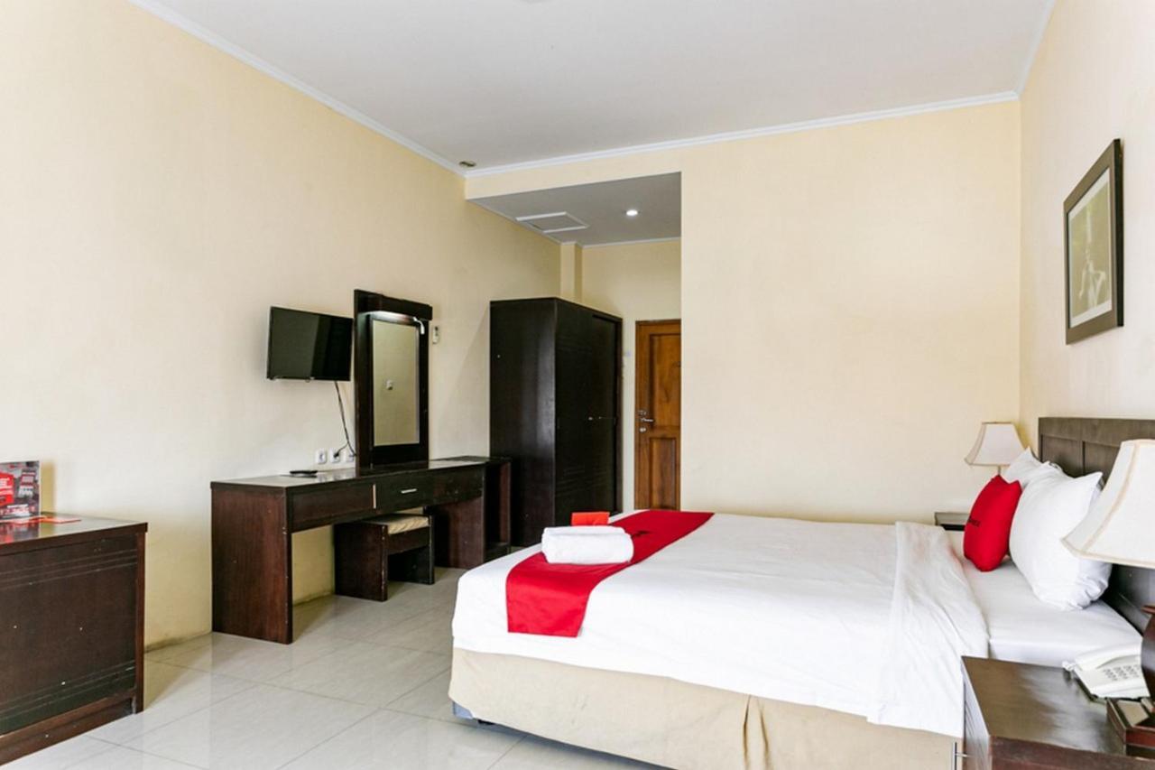 RedDoorz Plus near Alun Alun Karanganyar Surakarta  Bagian luar foto