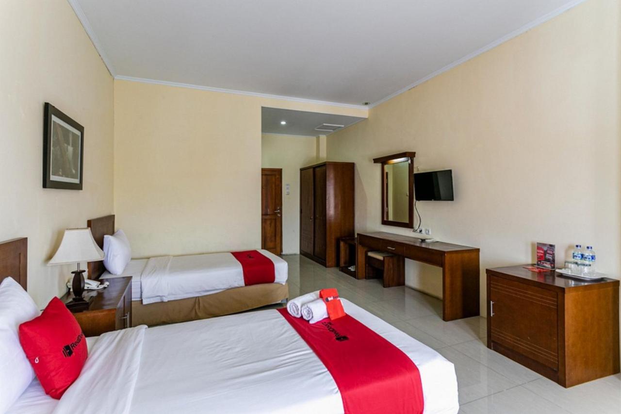 RedDoorz Plus near Alun Alun Karanganyar Surakarta  Bagian luar foto