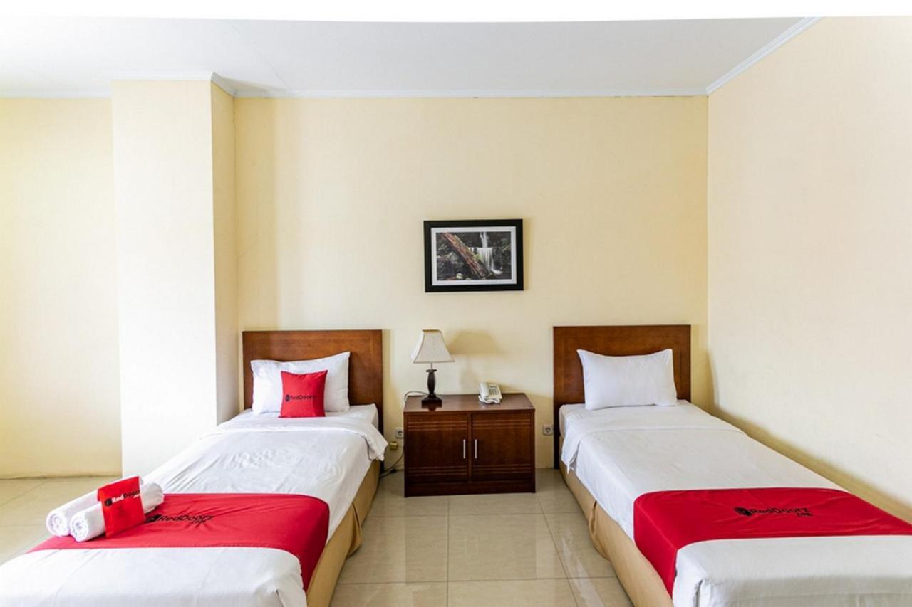RedDoorz Plus near Alun Alun Karanganyar Surakarta  Bagian luar foto