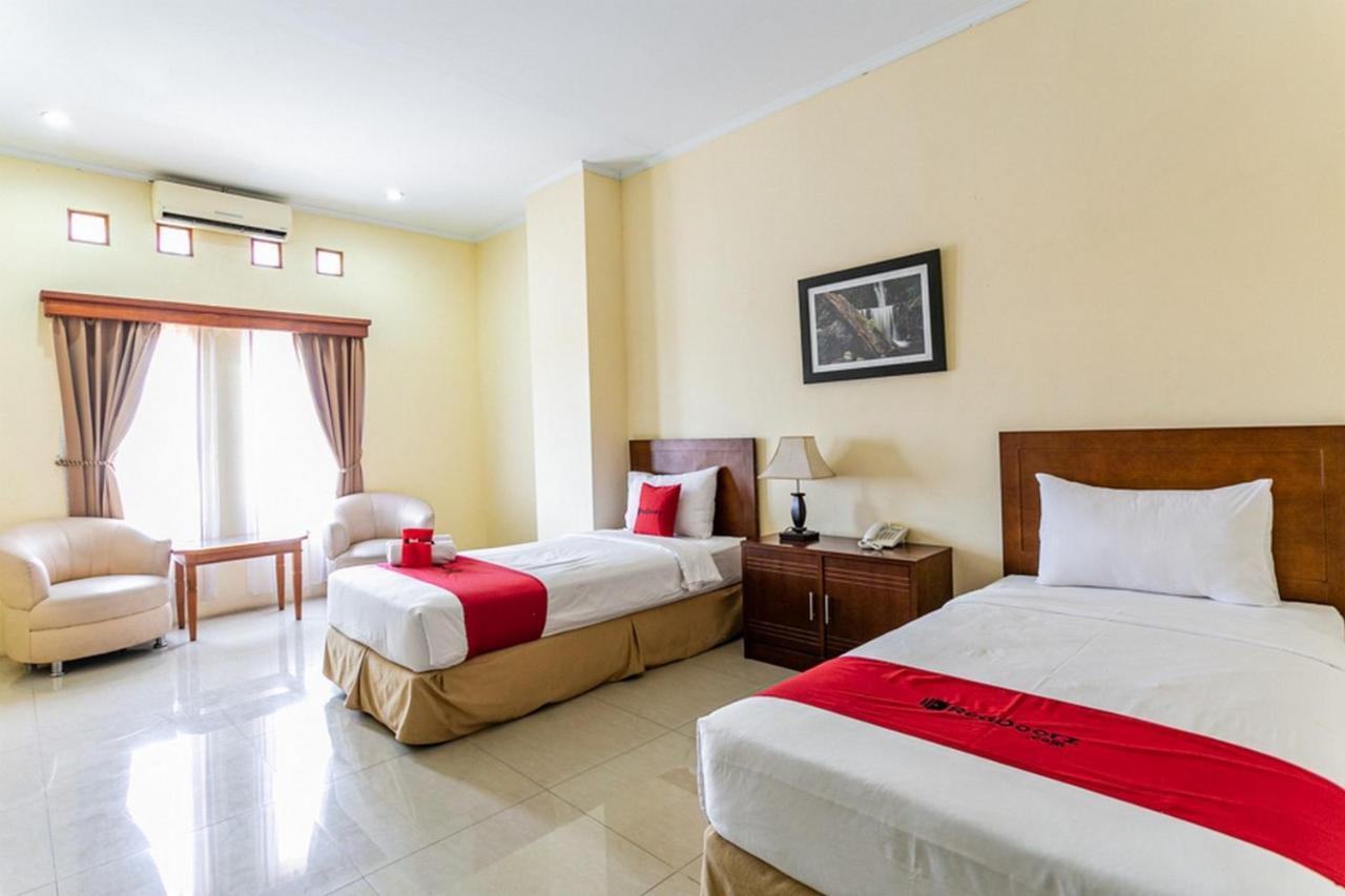 RedDoorz Plus near Alun Alun Karanganyar Surakarta  Bagian luar foto