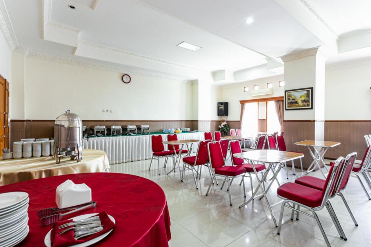 RedDoorz Plus near Alun Alun Karanganyar Surakarta  Bagian luar foto