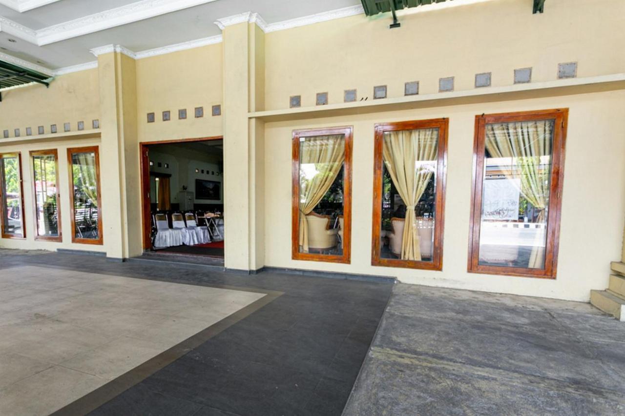 RedDoorz Plus near Alun Alun Karanganyar Surakarta  Bagian luar foto
