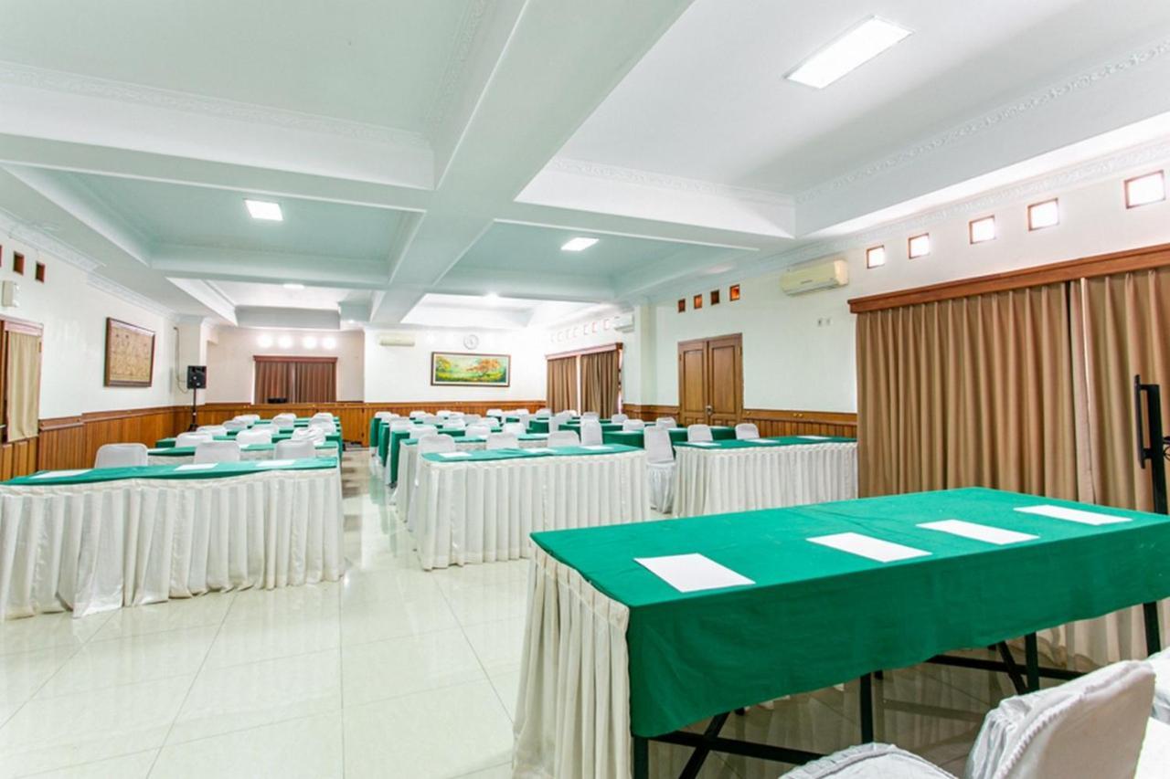 RedDoorz Plus near Alun Alun Karanganyar Surakarta  Bagian luar foto