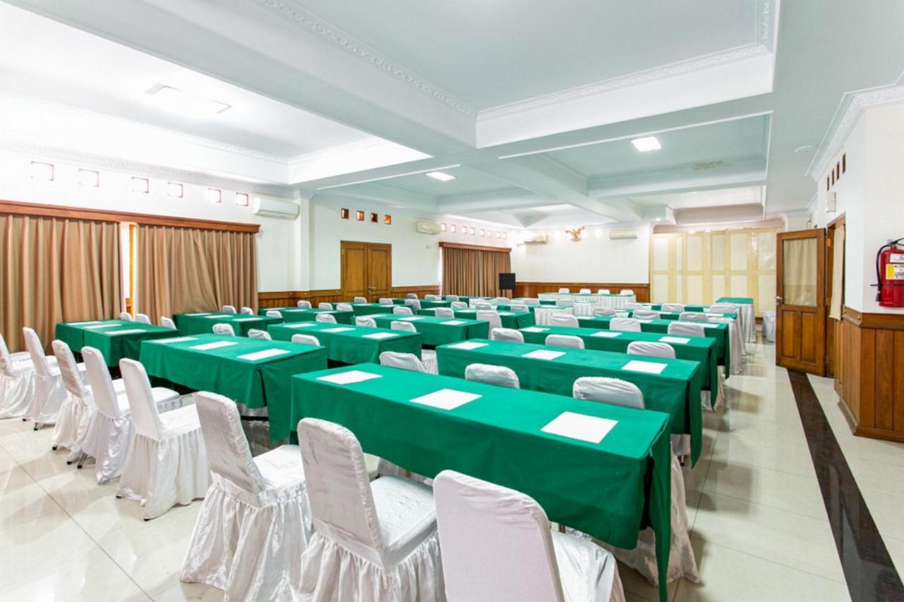 RedDoorz Plus near Alun Alun Karanganyar Surakarta  Bagian luar foto